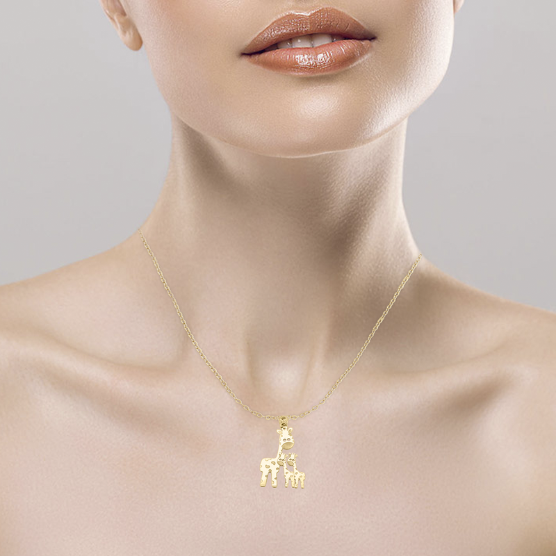 Giraffe pendant with chain