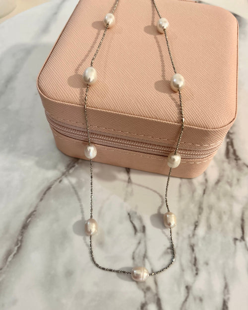 Collar de plata con perlas naturales